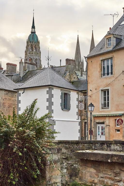 La Plus Petite Maison De France Bayeux Exteriör bild