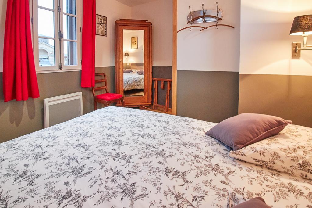 La Plus Petite Maison De France Bayeux Exteriör bild